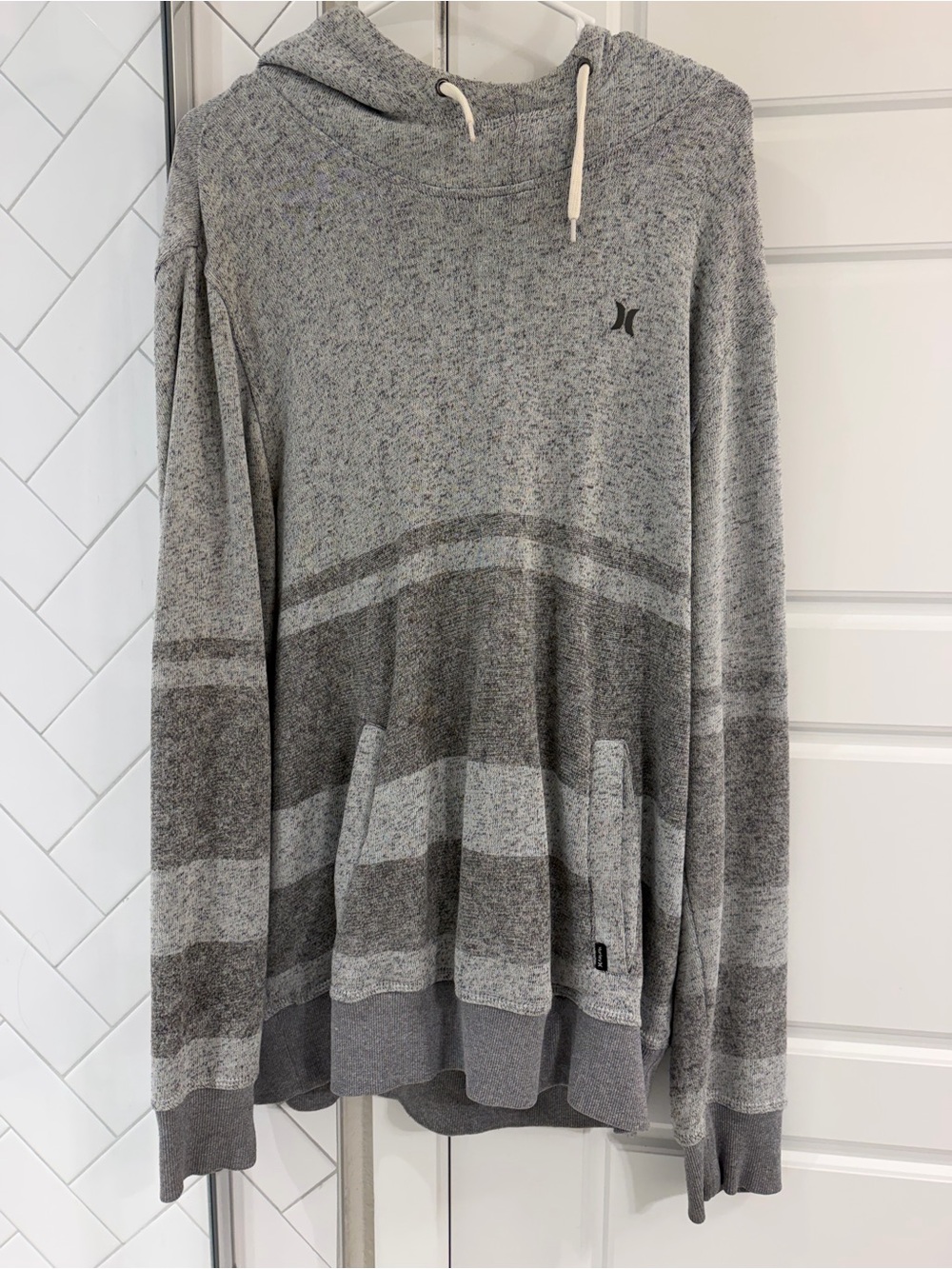 Men’s Hurley Gray Striped Hoodie Sweatshirt Size Large